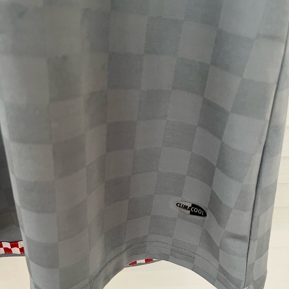 Liverpool Torres soccer jersey - Picture 7 of 13